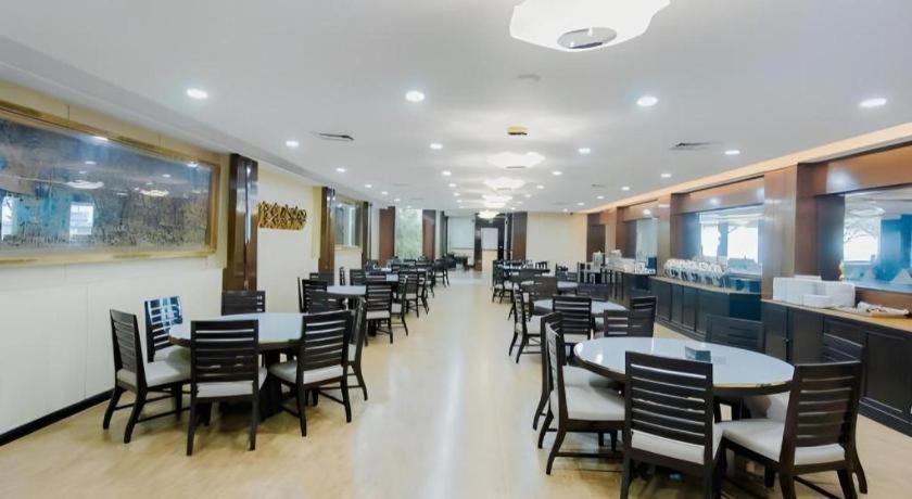 Sarita Chalet & Spa Hotel - Sha Extra Plus Haat Jomtien Eksteriør bilde